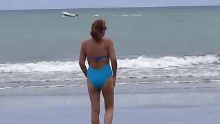 The beach excites me too much&comma; I show myself and masturbate before being fucked